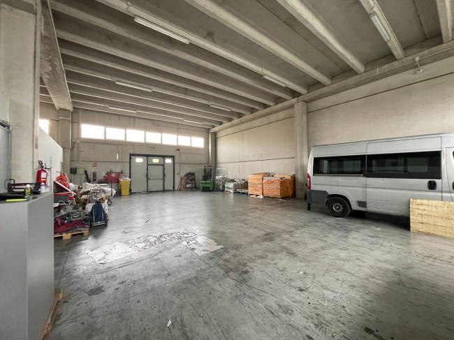 Capannone industriale in vendita a San Giovanni Teatino