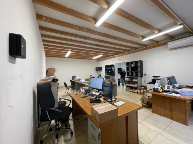 Capannone industriale in vendita a San Giovanni Teatino