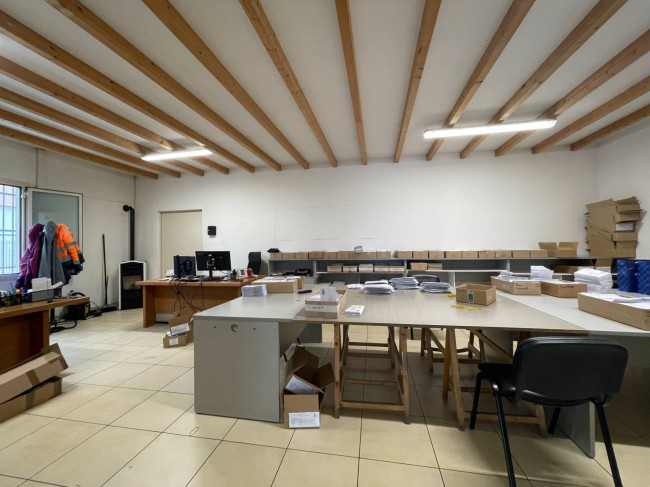 Capannone industriale in vendita a San Giovanni Teatino