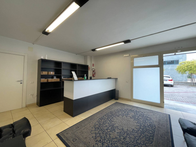 Capannone industriale in vendita a San Giovanni Teatino