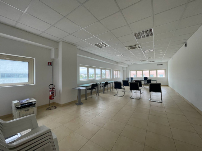 Capannone industriale in vendita a San Giovanni Teatino