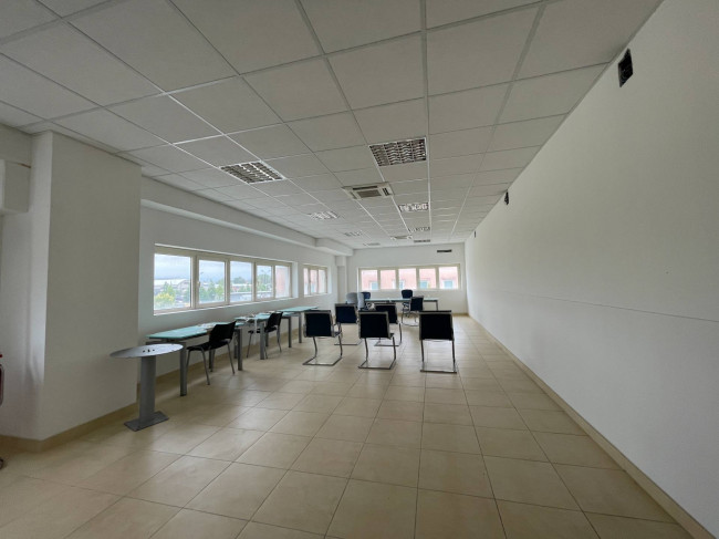 Capannone industriale in vendita a San Giovanni Teatino