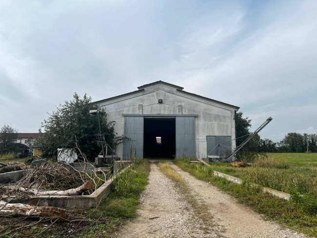 Capannone industriale  in <br/> vendita a Povegliano Veronese