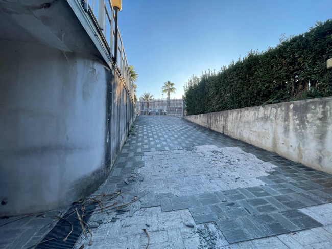 Palazzo/Stabile uso commerciale in vendita a San Giovanni Teatino