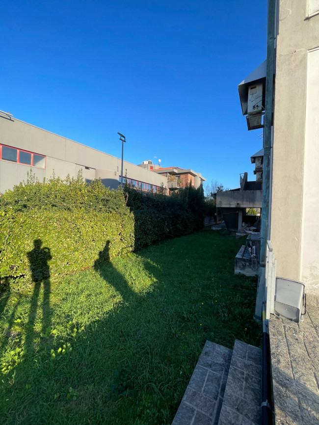 Palazzo/Stabile uso commerciale in vendita a San Giovanni Teatino