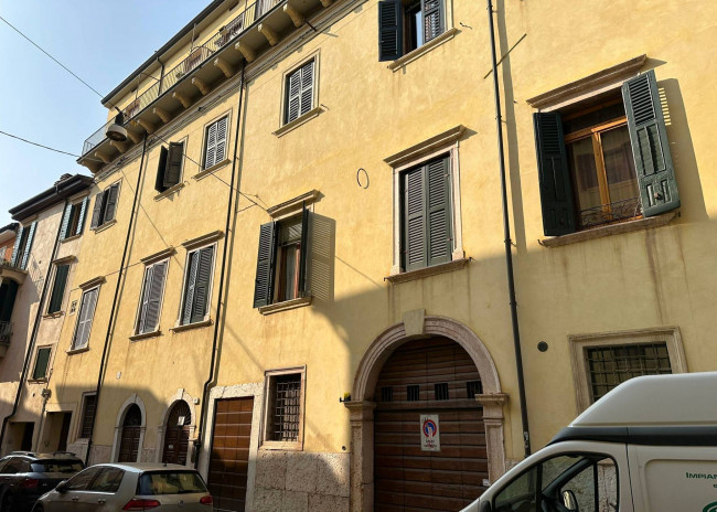   in <br/> rent a Verona