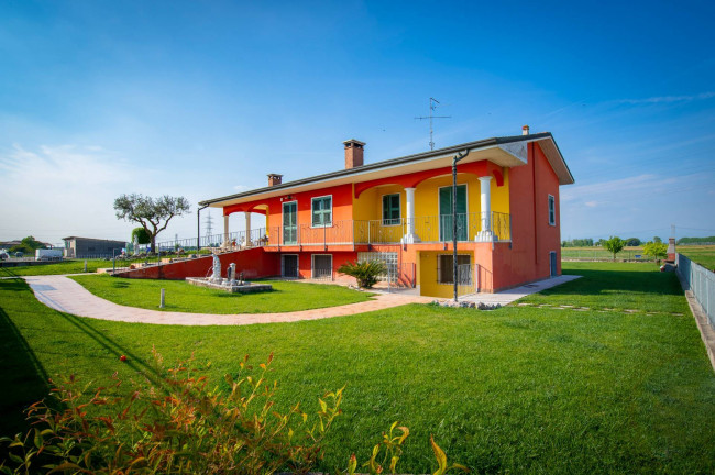 Villa Singola  in <br/> vendita a Nogarole Rocca