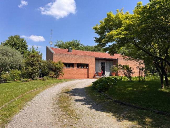 Villa Singola  in <br/> vendita a Besana in Brianza