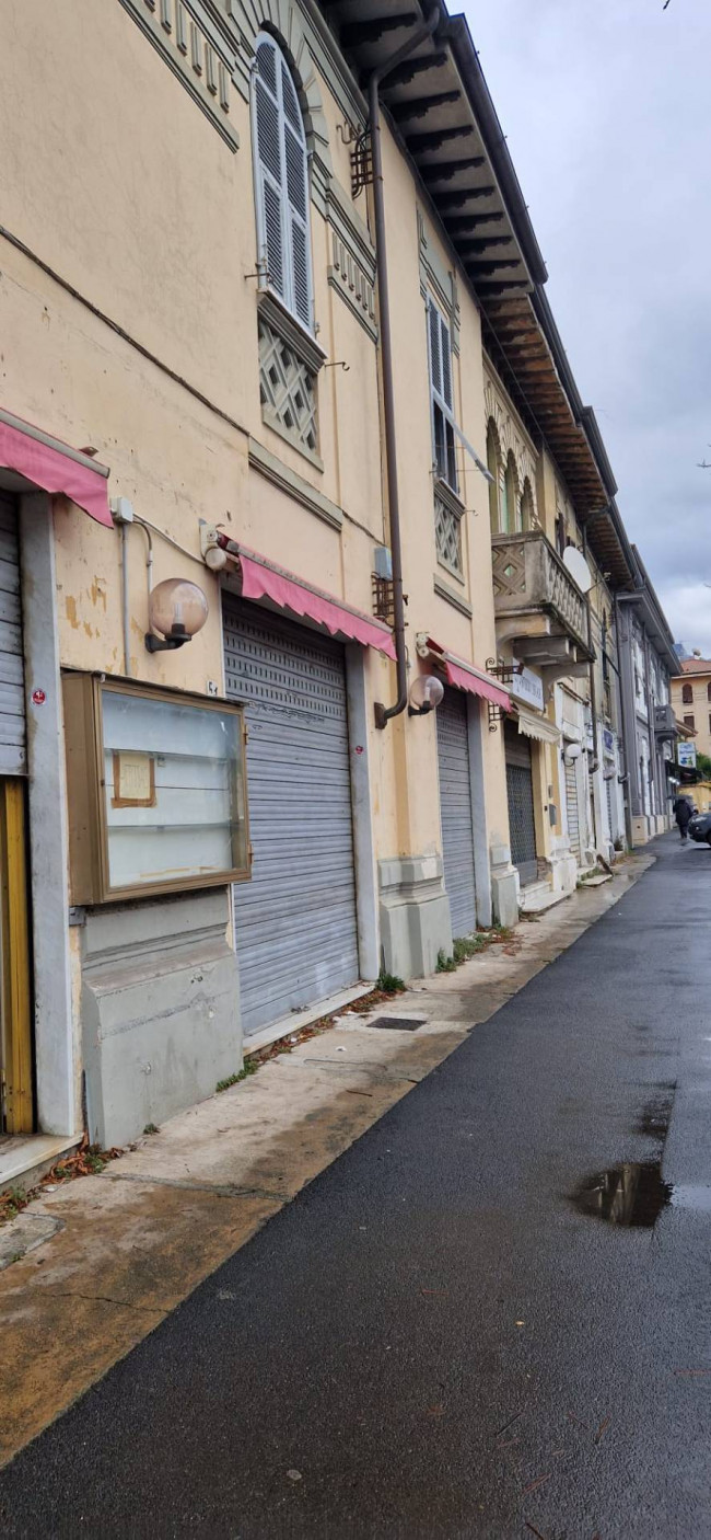Complesso commerciale  in <br/> affitto a Carrara
