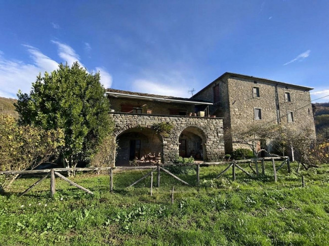 Casale/Rustico  in <br/> vendita a Filattiera