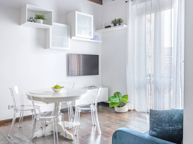  in <br/> rent a Milano