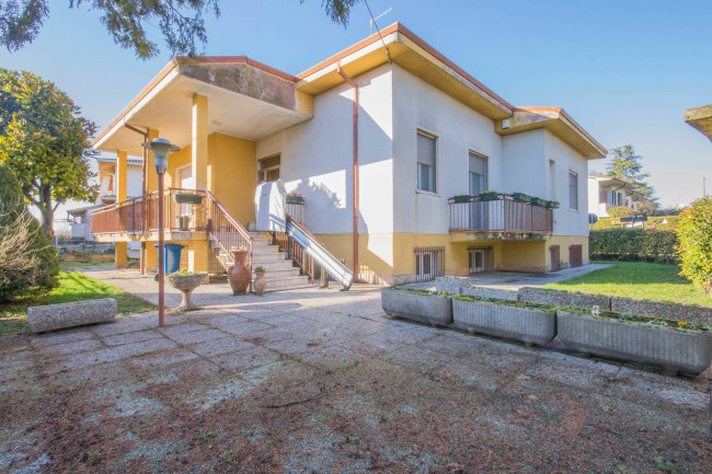 Casa indipendente  in <br/> vendita a Castel d'Azzano