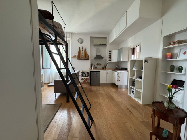   in <br/> rent a Milano