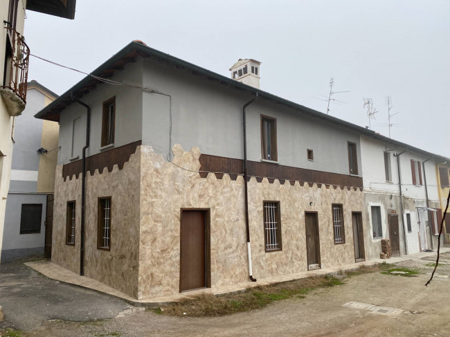 Casa indipendente  in <br/> vendita a Bascapè