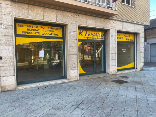 Attività commerciale in affitto a Alessandria (AL)