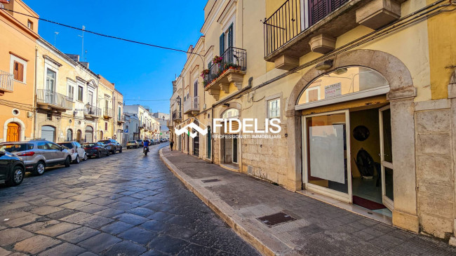 Locale Commerciale in vendita a Andria