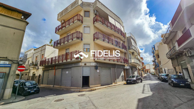 LOCALE VARIE DESTINAZIONI in vendita a Andria