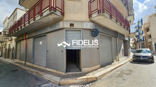 LOCALE VARIE DESTINAZIONI in vendita a Andria