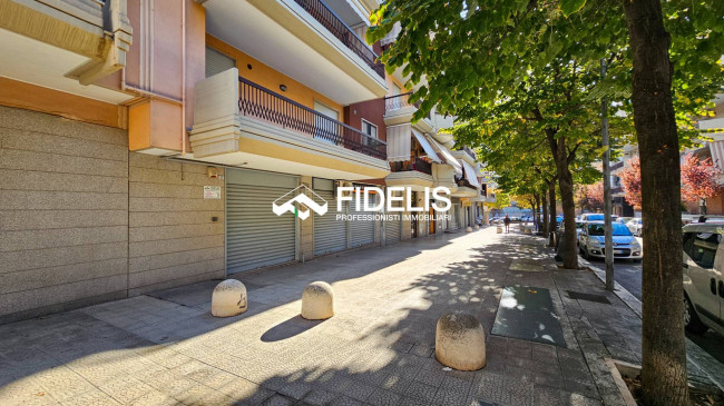 Locale Commerciale in affitto a Andria