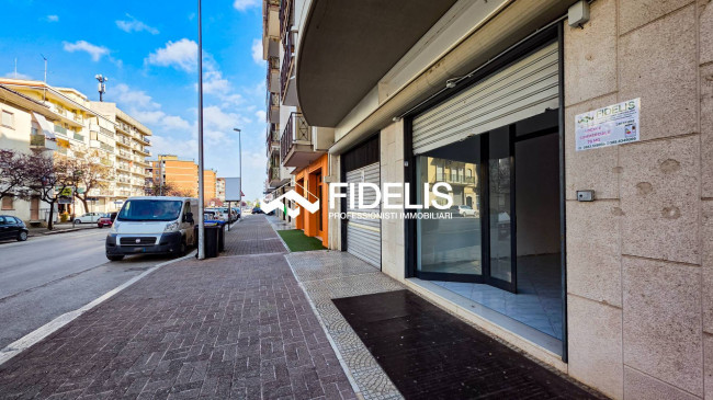 Locale Commerciale in affitto a Andria