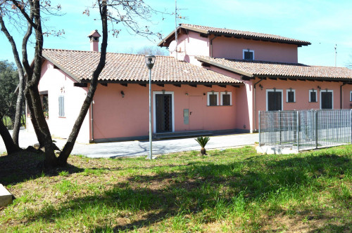 Villa in vendita a Aprilia (LT)