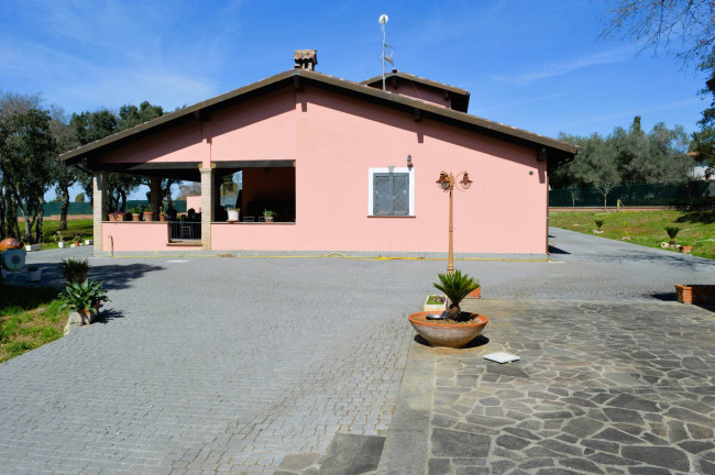 Villa in vendita a Aprilia (LT)