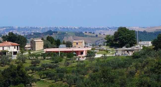 Azienda agrituristica in vendita a Carpineto Sinello (CH)