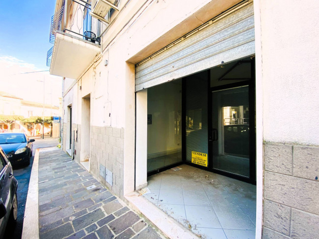 Locale commerciale in vendita a Cupello