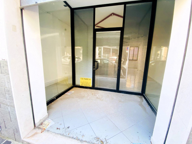 Locale commerciale in vendita a Cupello