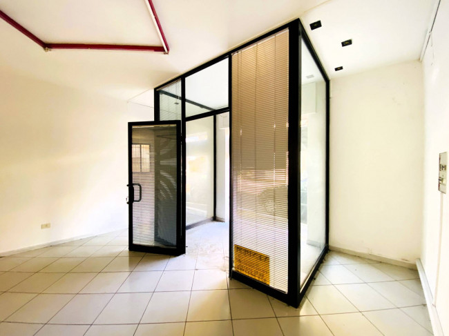 Locale commerciale in vendita a Cupello