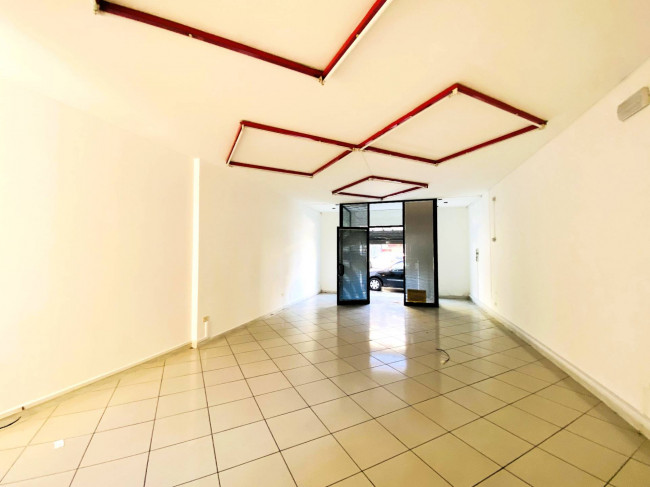 Locale commerciale in vendita a Cupello