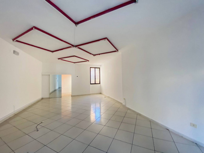 Locale commerciale in vendita a Cupello