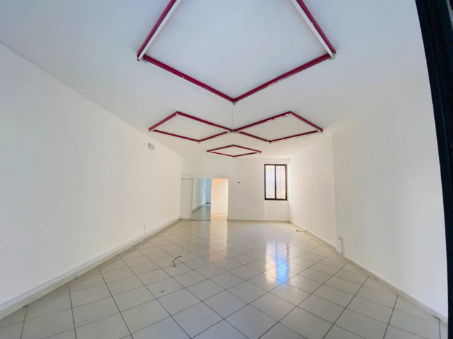 Locale commerciale in vendita a Cupello