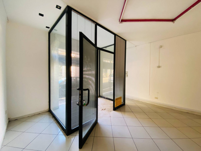 Locale commerciale in vendita a Cupello