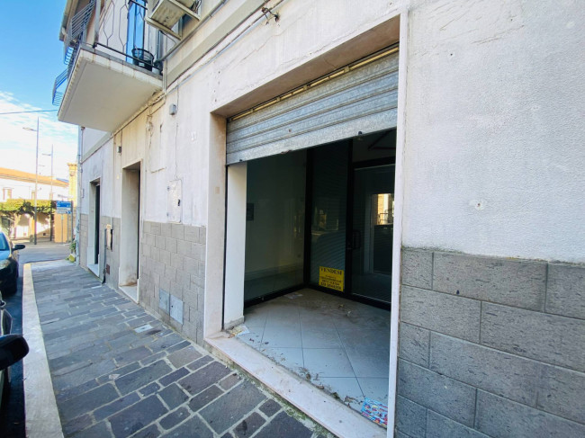 Locale commerciale in vendita a Cupello