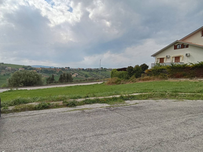 Terreno edificabile in vendita a Mosciano Sant'angelo (TE)