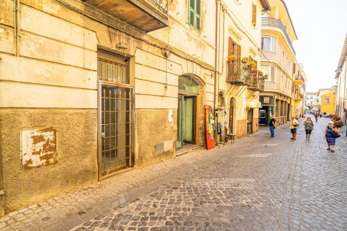 Locale commerciale in affitto a Tarquinia