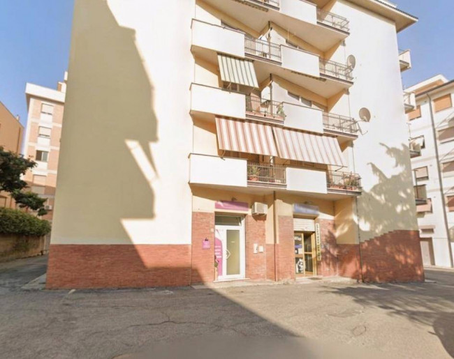 Locale commerciale in vendita a Tarquinia