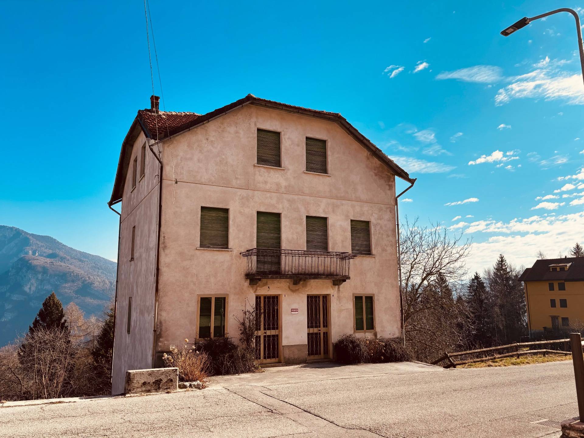 Casa indipendente in vendita a Tonezza Del Cimone (VI)