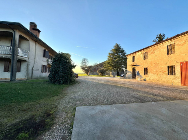 Abitazione indipendente in vendita a Sant'Urbano