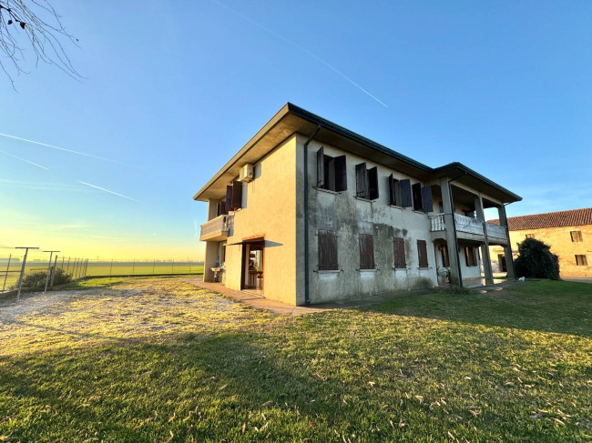 Abitazione indipendente in vendita a Sant'Urbano