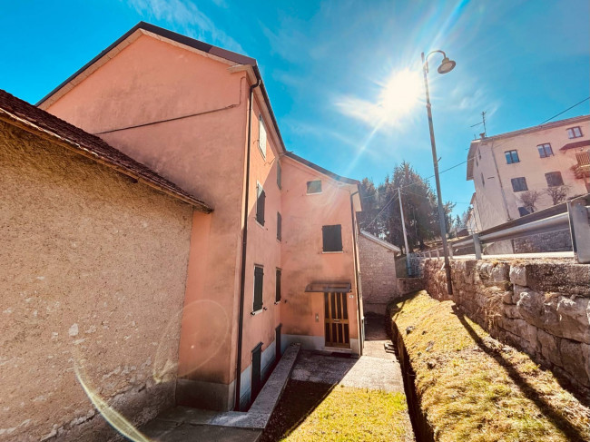 Appartamento trilocale in vendita a Tonezza del Cimone