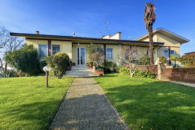 Villa bifamiliare in vendita a Noventa Vicentina