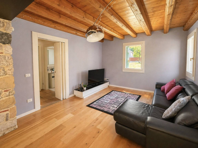  for sale in Longare