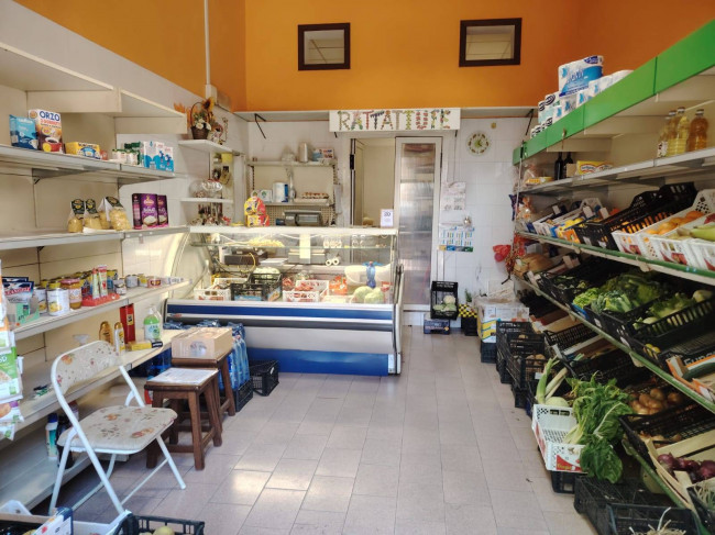 Locale commerciale in vendita a Castignano
