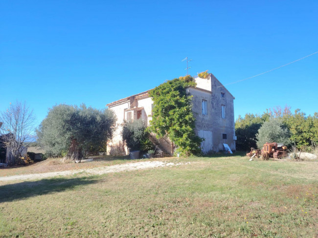 Casale Colonico in vendita a Offida