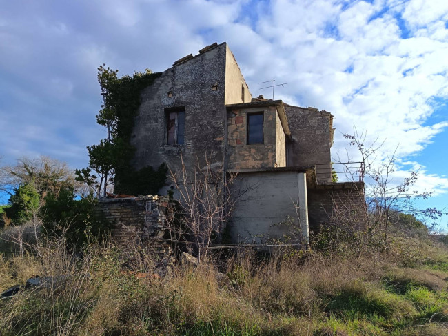 Rudere in vendita a Offida