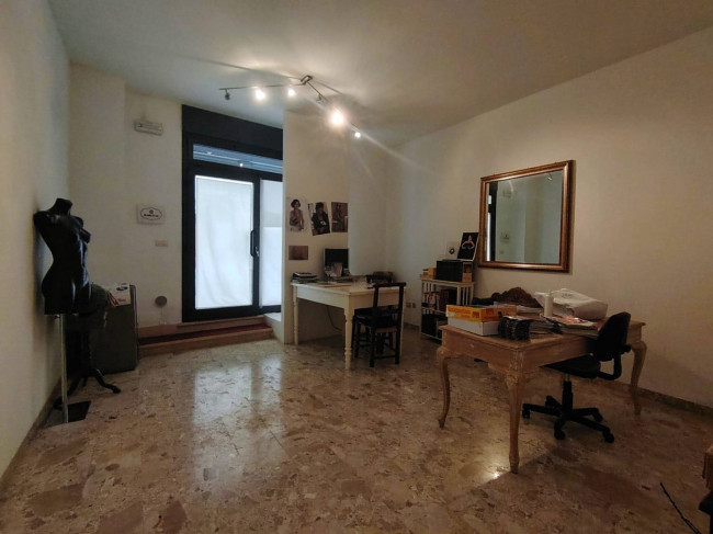 Locale commerciale in vendita a Offida