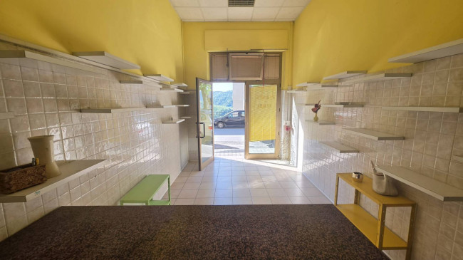 Locale commerciale in vendita a Castignano