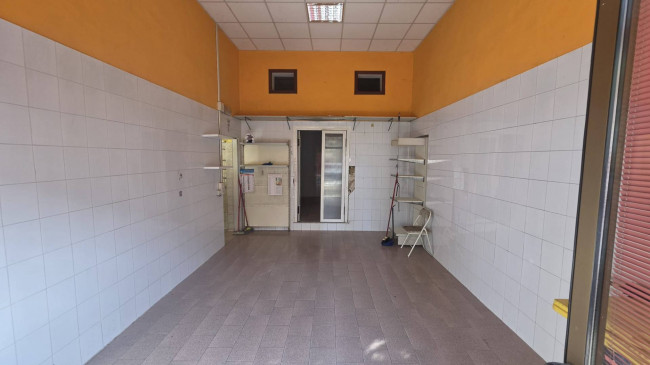 Locale commerciale in vendita a Castignano